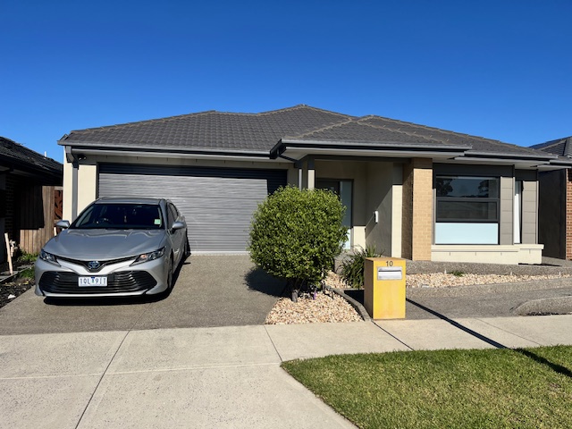 10 binfire way cranbourne facade